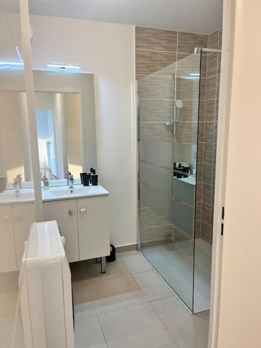 Superbe Appartement Neuf Dans Residence Familiale Aux Portes De Paris Avec Parking Ivry-sur-Seine Ngoại thất bức ảnh